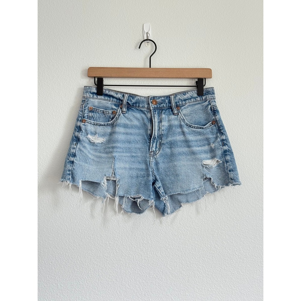 American Eagle 90s Boyfriend Short 4 Light Blue Distressed Raw Hem Denim Shorts